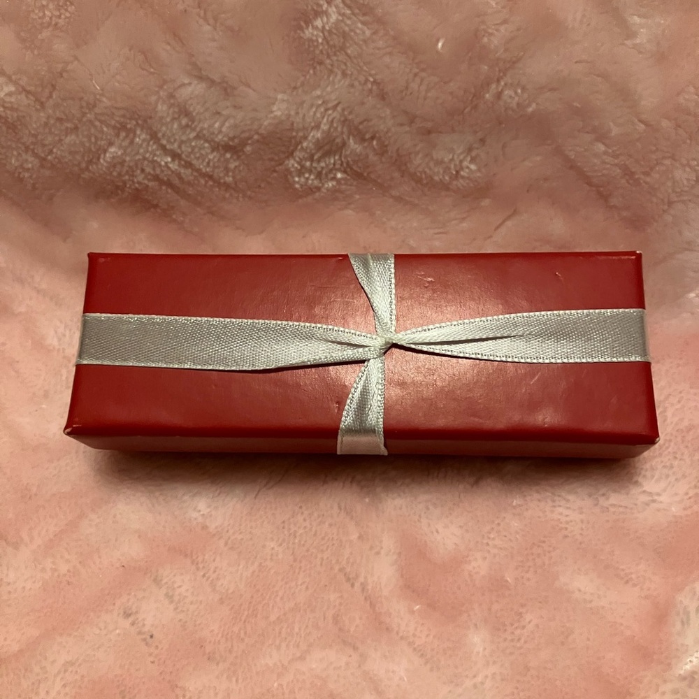 Avon tennis bracelet - Picture 2 of 8